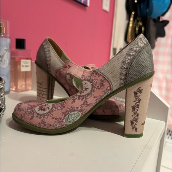 Hot Chocolate Design Chocolaticas Marie Antoinette Women's Mary Jane Pumps - Picture 5 of 13